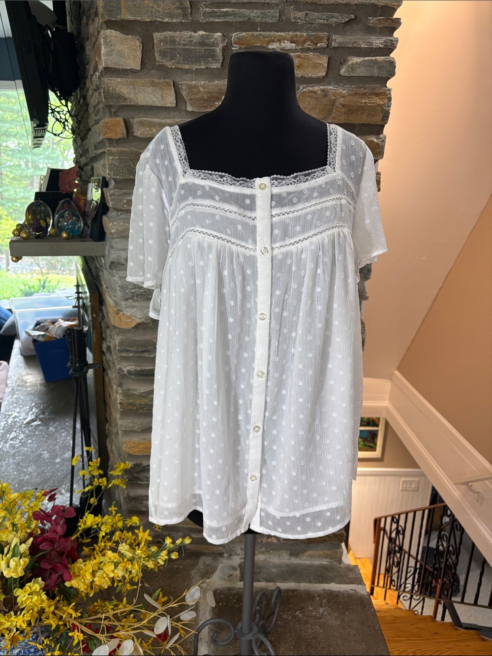 NWT torrid White Swiss Dot Button-Front Blouse